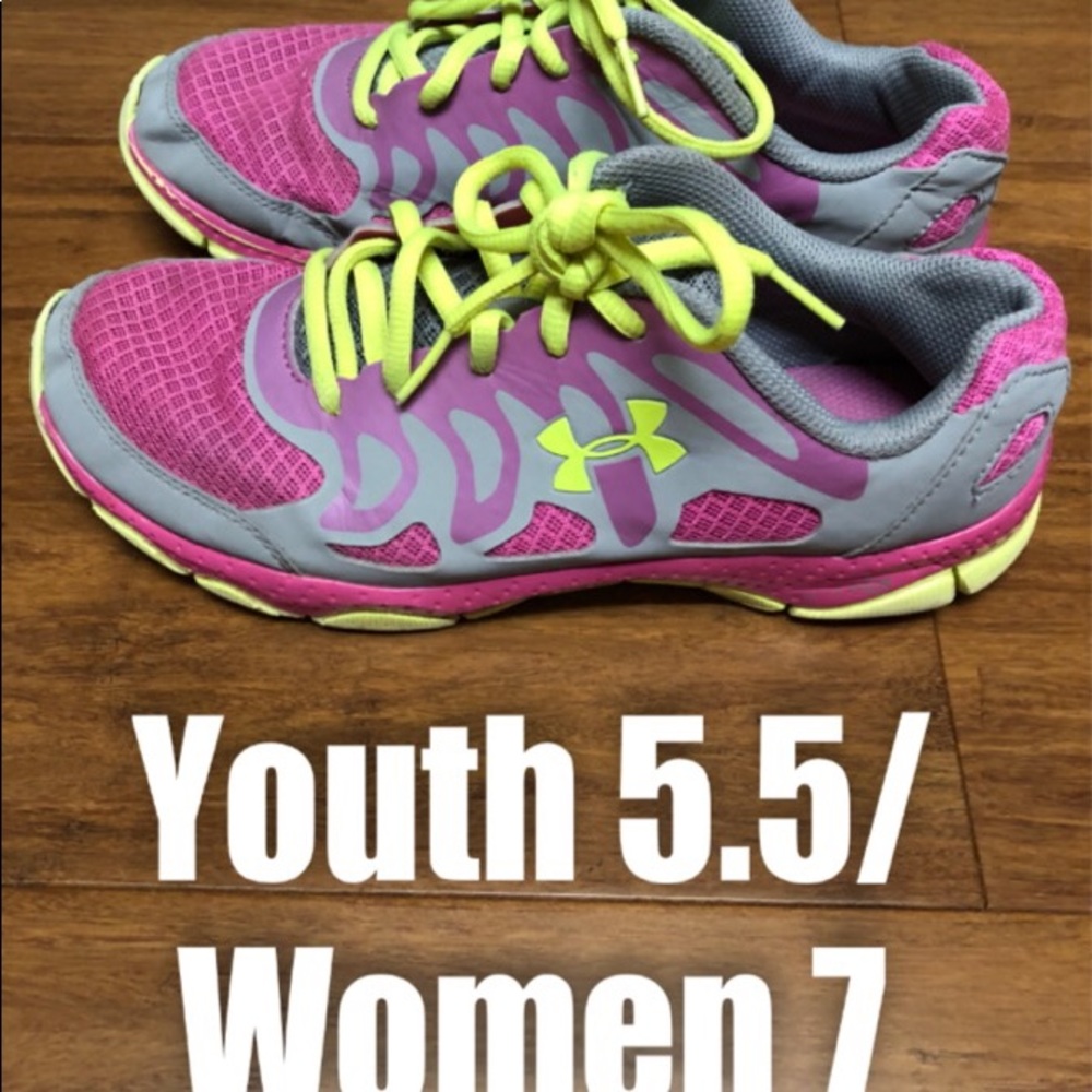Under armour size 5.5 youth or 7 women